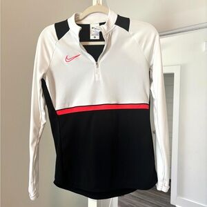 Nike Women’s Quarter Zip